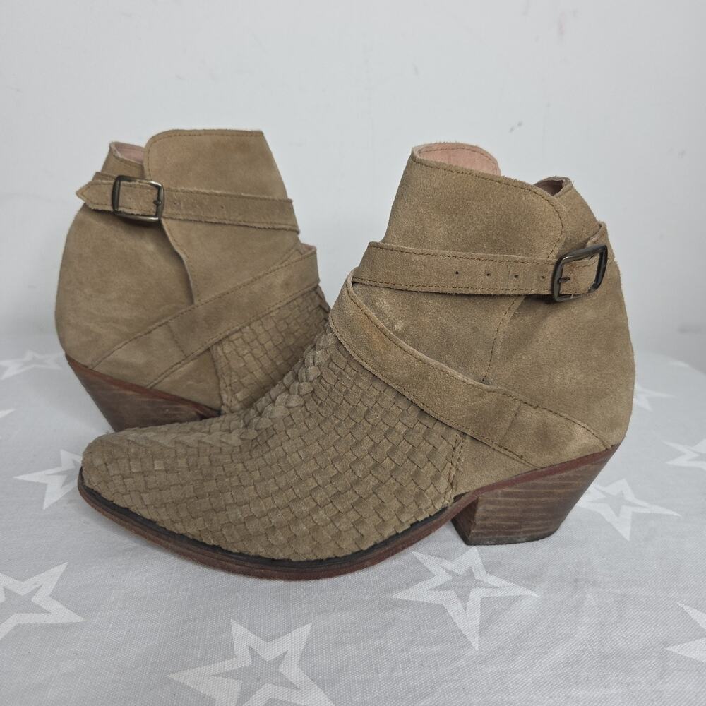 Free People Tan Woven leather suede western booties. Women’s size 37
